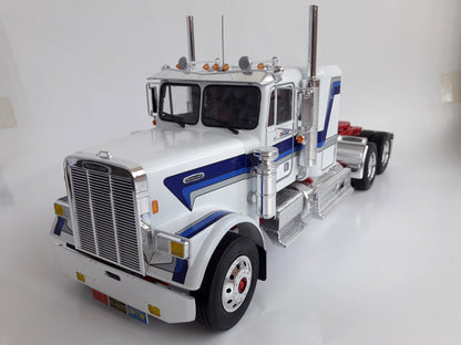 Italeri - Freightliner FLC 1:24