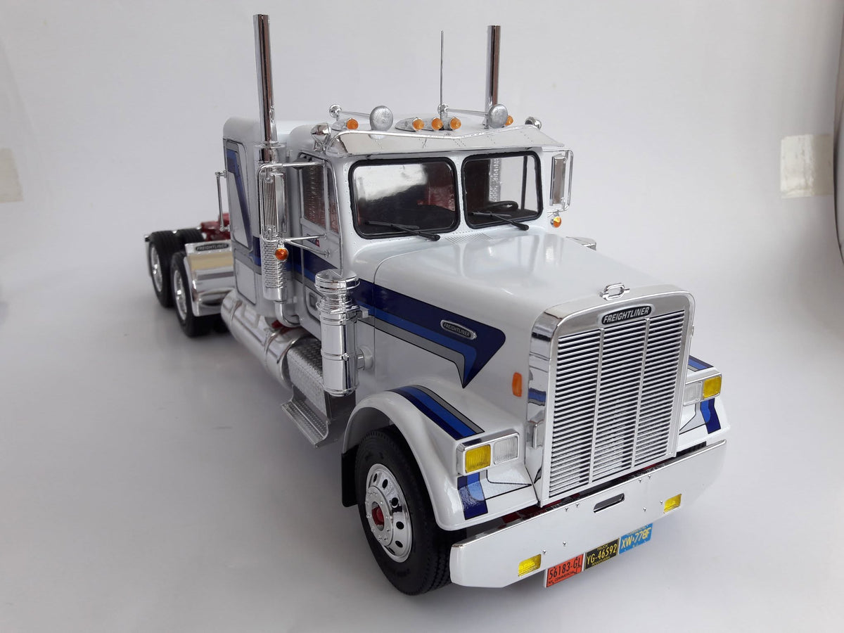 Italeri - Freightliner FLC 1:24