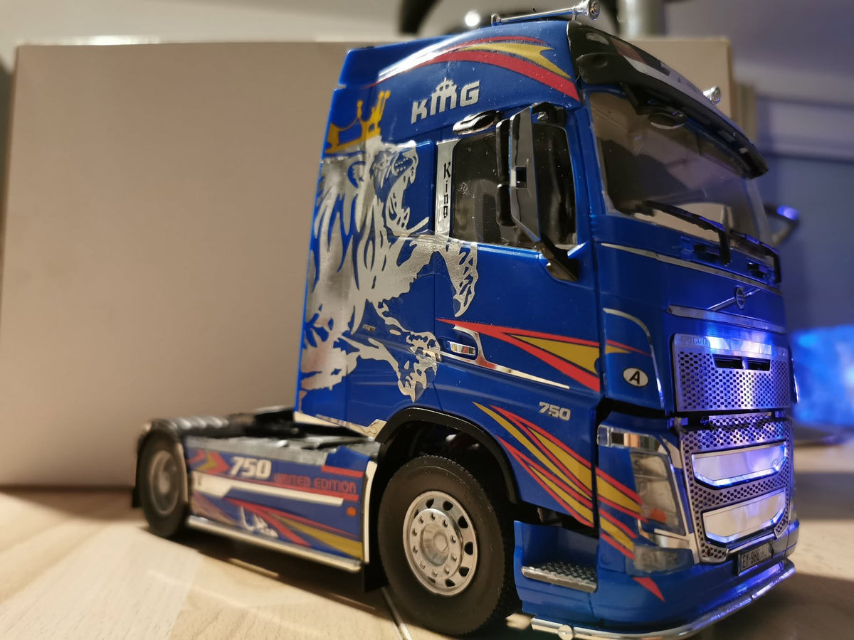 Italeri - 1:24 Volvo FH4 Globetrotter Medium Roof