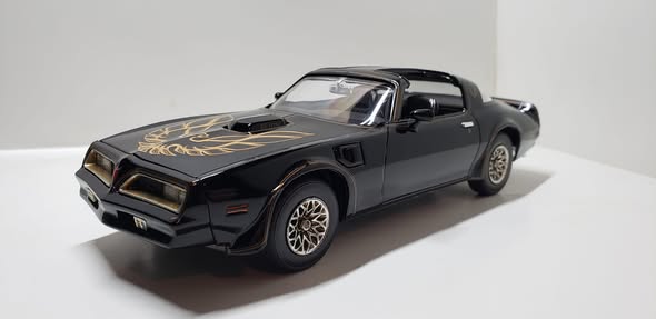 Revell ’77 Pontiac Firebird “Smokey and the Bandit” — 1:25 Scale Model Kit