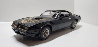 Revell ’77 Pontiac Firebird “Smokey and the Bandit” — 1:25 Scale Model Kit