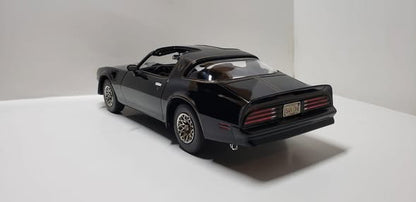 Revell ’77 Pontiac Firebird “Smokey and the Bandit” — 1:25 Scale Model Kit
