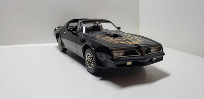 Revell ’77 Pontiac Firebird “Smokey and the Bandit” — 1:25 Scale Model Kit