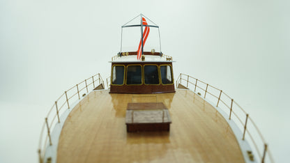 Billing Boats - 1:20 Admiral 1950s Motor Yacht