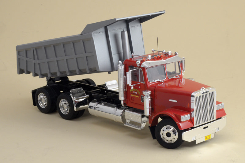 Italeri - Freightliner Heavy Dumper Truck 1:24