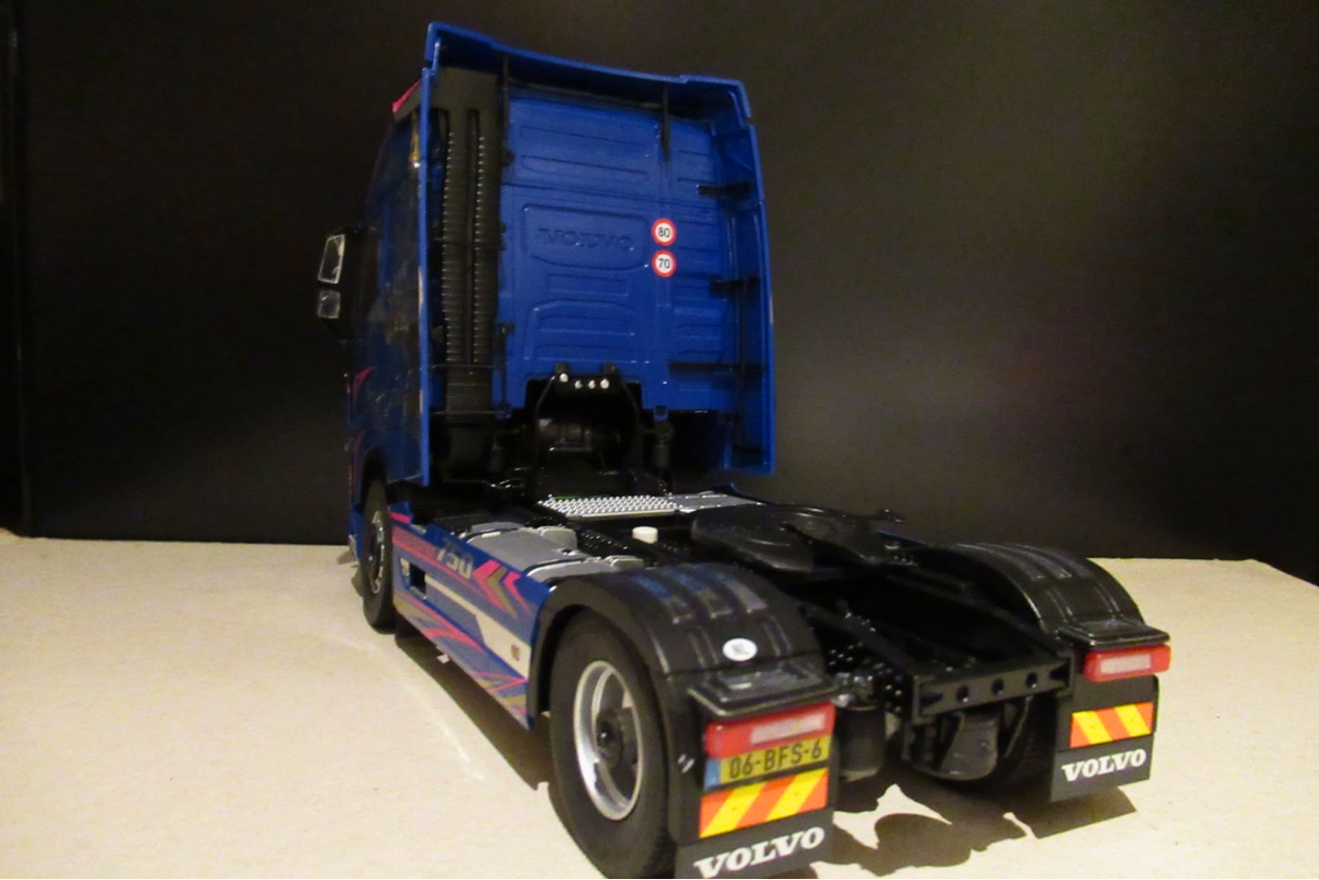 Italeri - 1:24 Volvo FH4 Globetrotter Medium Roof