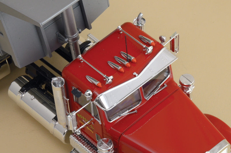 Italeri - Freightliner Heavy Dumper Truck 1:24