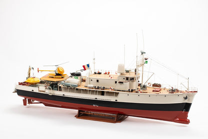 Billing Boats Jacques Costeau Calypso Research Vessel 1:45