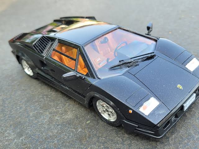 Italeri - Lamborghini Countach 25th Anniversary 1:24