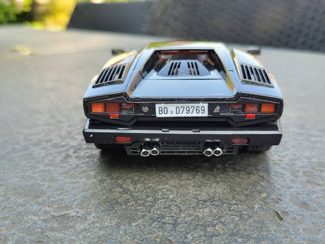 Italeri - Lamborghini Countach 25th Anniversary 1:24