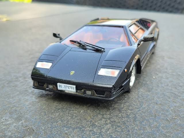 Italeri - Lamborghini Countach 25th Anniversary 1:24
