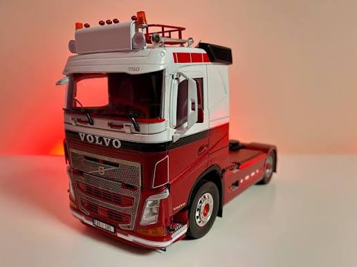 Italeri - 1:24 Volvo FH Plat Dak