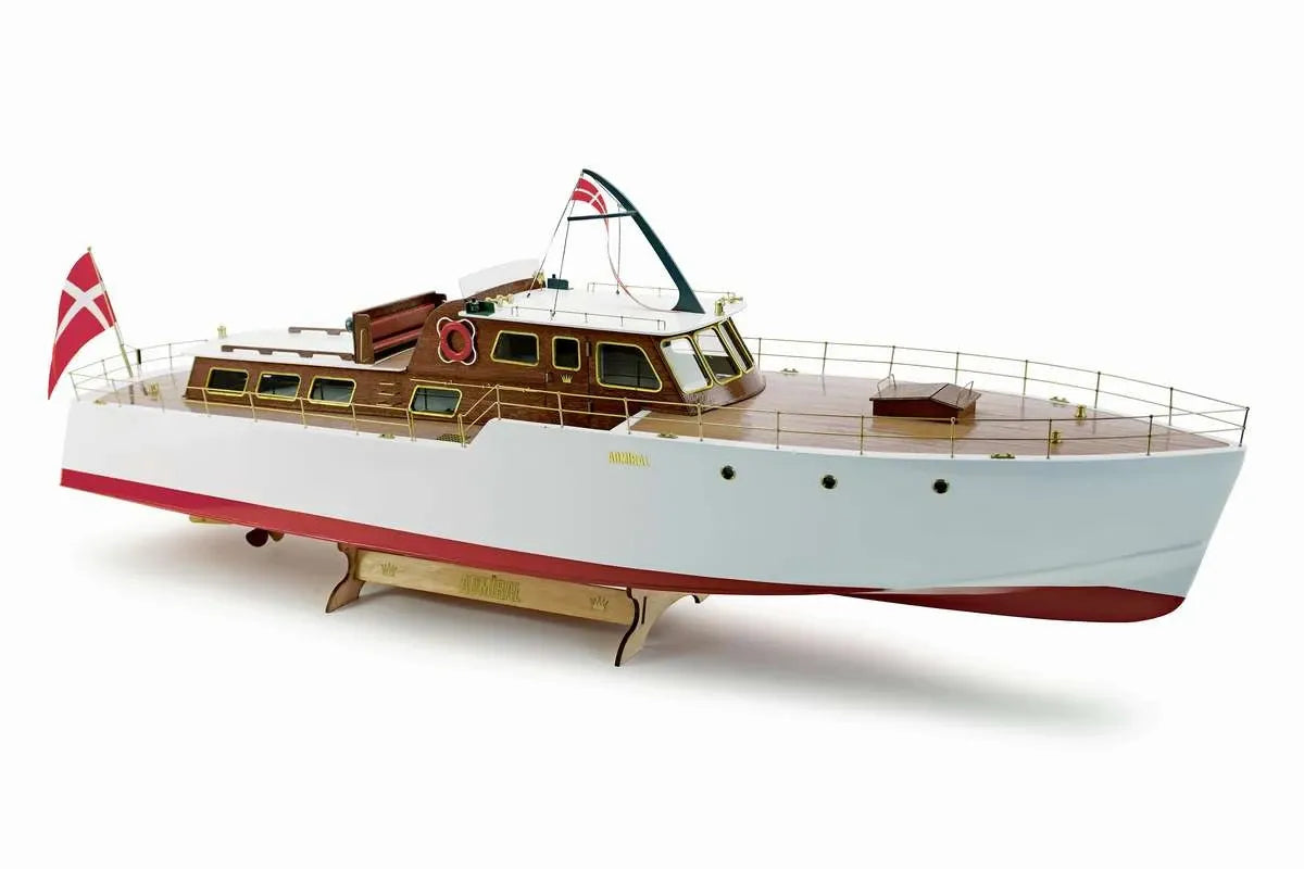 Billing Boats - 1:20 Admiral 1950s Motor Yacht