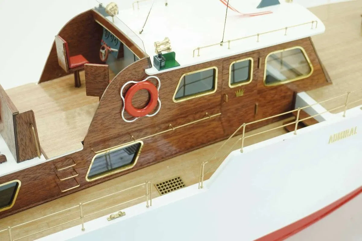 Billing Boats - 1:20 Admiral 1950s Motor Yacht